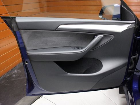 Used 2023 Tesla Model Y Long Range image 27