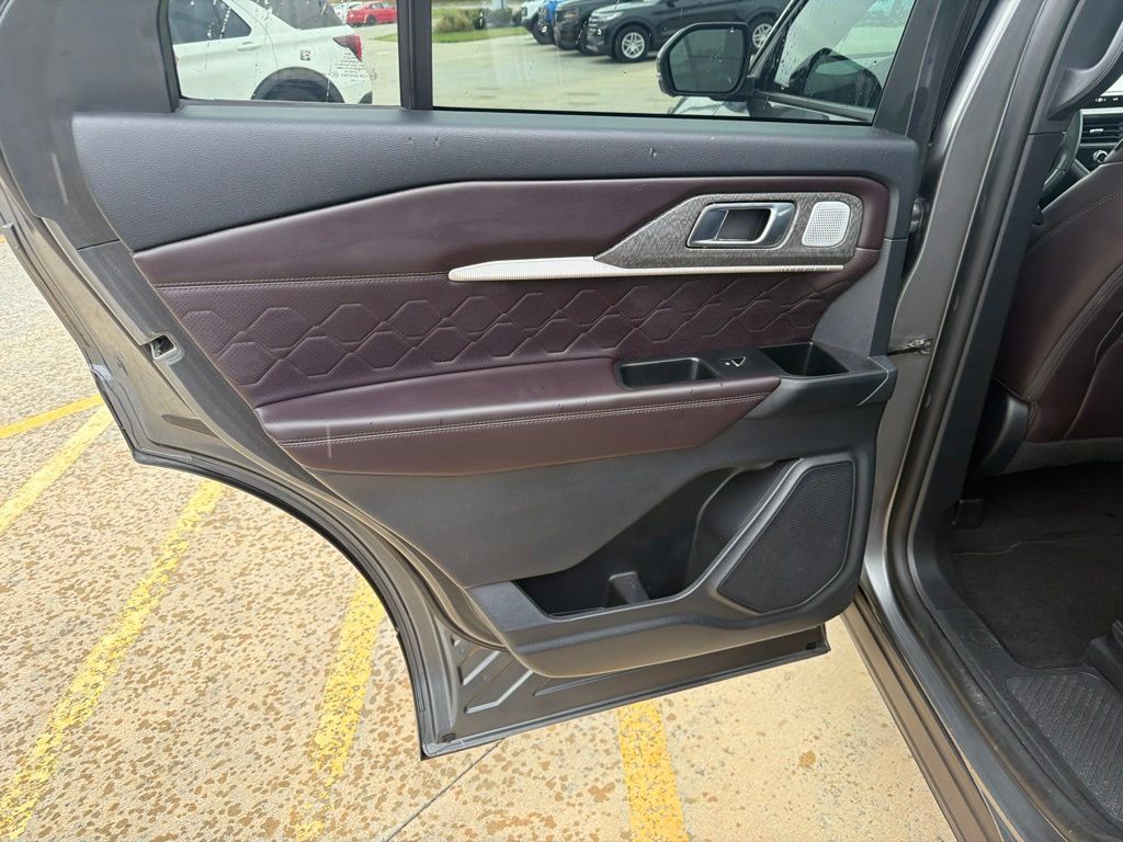 Used 2025 Ford Explorer Platinum w/ Ultimate Package AWD/4WD image 18