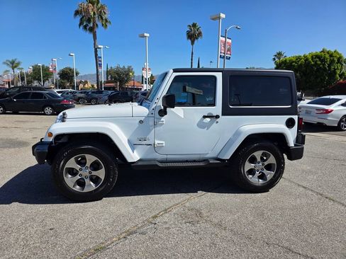Used 2018 Jeep Wrangler Sahara w/ Connectivity Group AWD/4WD image 9