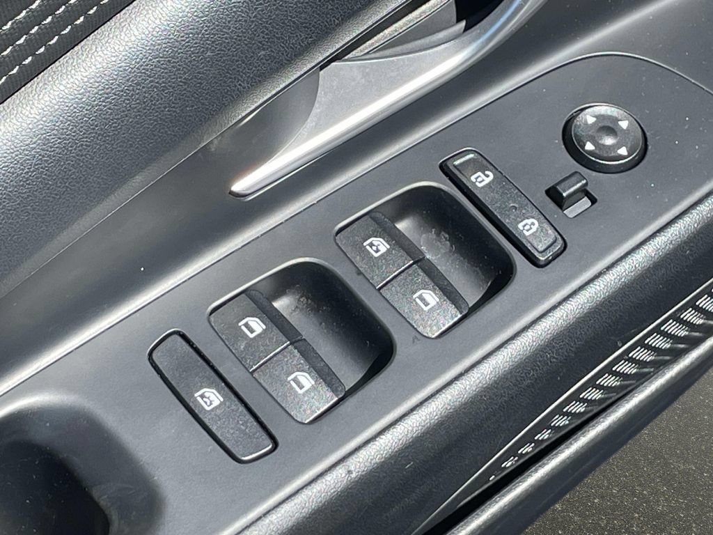 Used 2023 Hyundai Elantra SEL w/ Convenience Package FWD image 17