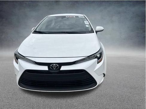Used 2025 Toyota Corolla LE FWD image 12