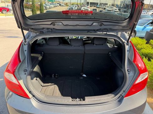 Used 2013 Hyundai Accent SE FWD image 8