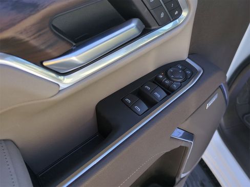 Certified 2025 GMC Sierra 2500 SLT w/ SLT Premium Package image 24