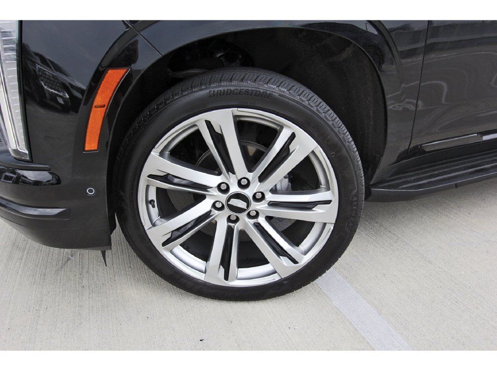 Used 2025 Cadillac Escalade ESV Sport AWD/4WD image 32