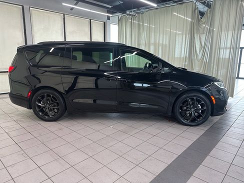 Used 2026 Chrysler Pacifica Limited w/ S Appearance Package FWD image 3