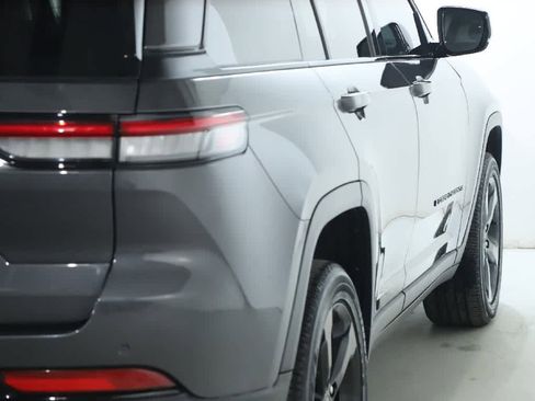 Certified 2024 Jeep Grand Cherokee Altitude image 34