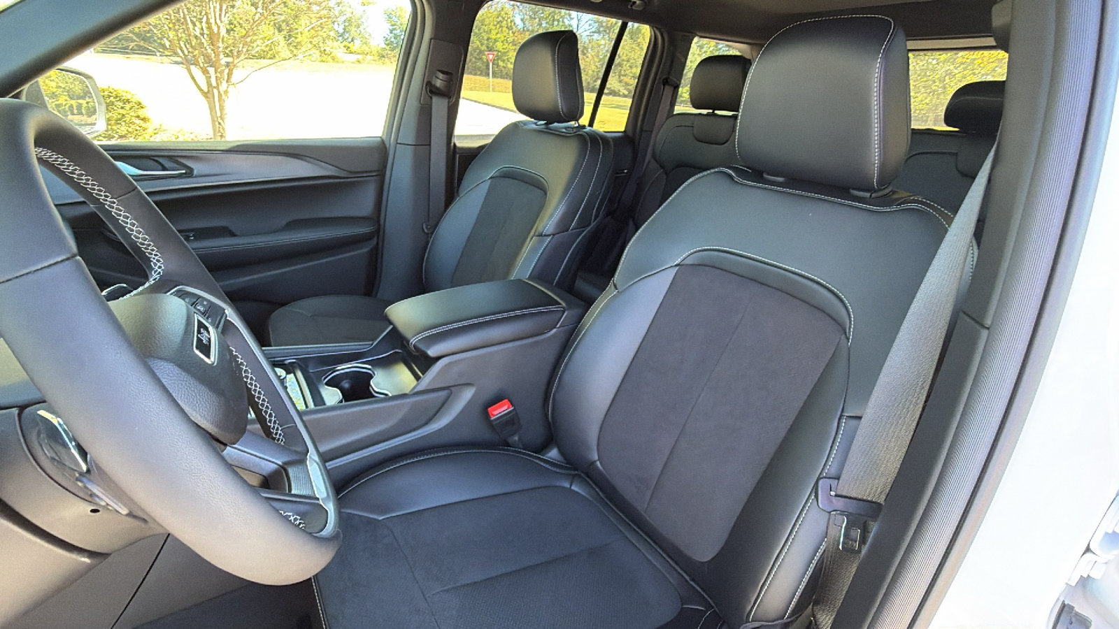 New 2027 Jeep Grand Cherokee Laredo X AWD/4WD image 18