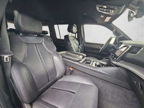 Used 2024 Jeep Wagoneer Series II w/ Flexible Seating Group RWD image 18