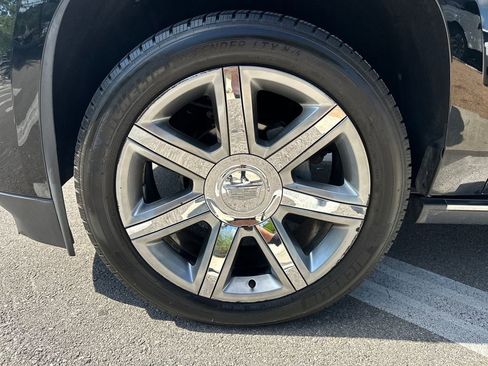 Used 2017 Cadillac Escalade Premium Luxury RWD image 13