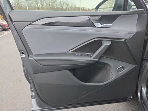 New 2026 Volkswagen Tiguan SE image 12