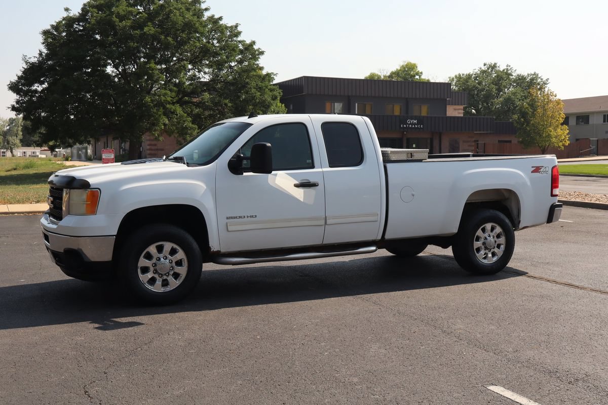Used 2011 GMC Sierra 2500 SLE w/ Suspension Package, Off-Road AWD/4WD image 10