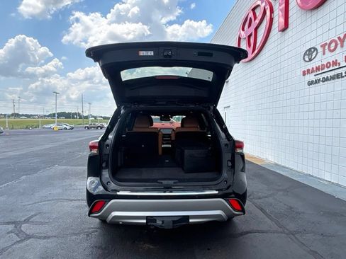 Used 2025 Toyota Highlander Platinum AWD/4WD image 33