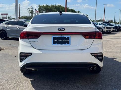 Certified 2021 Kia Forte LXS FWD image 4