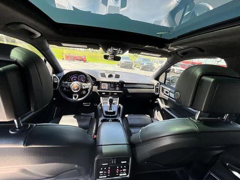 Used 2020 Porsche Cayenne Turbo AWD/4WD image 32