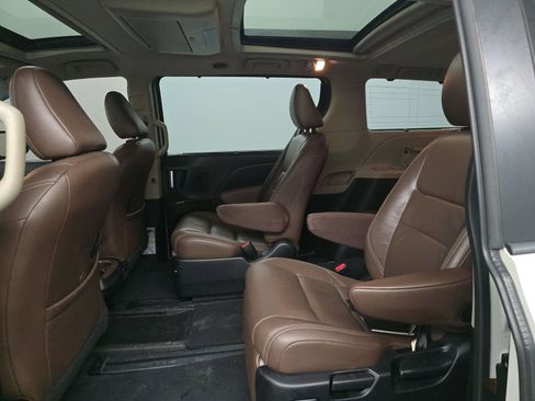 Used 2016 Toyota Sienna Limited Premium image 13
