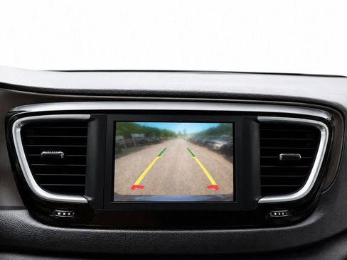 Used 2021 Chrysler Voyager LX w/ Cold Weather Group FWD image 39