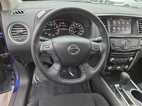 Used 2019 Nissan Pathfinder SV image 35