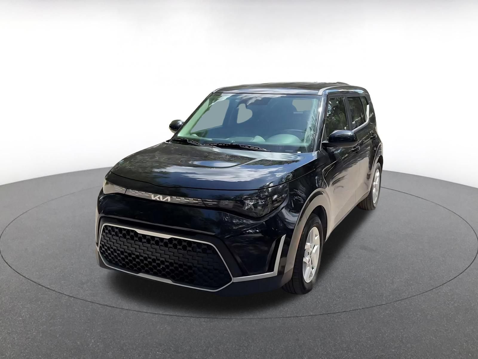 Used 2025 Kia Soul LX w/ LX Technology Package FWD image 6