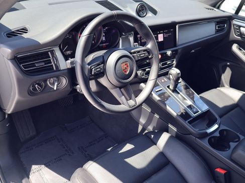 Certified 2026 Porsche Macan AWD/4WD image 4