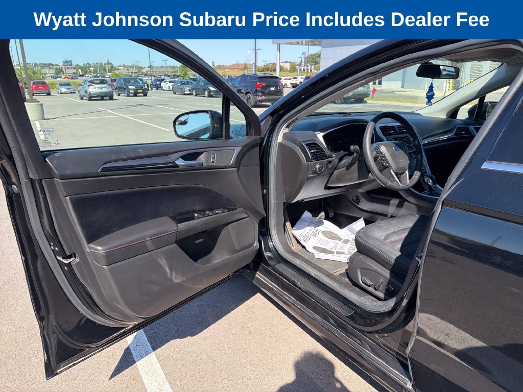 Used 2016 Ford Fusion SE w/ Equipment Group 201A FWD image 17