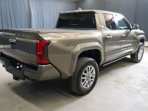 Used 2025 Toyota Tacoma Limited AWD/4WD image 7