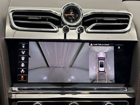 Used 2023 Bentley Bentayga AWD/4WD image 15