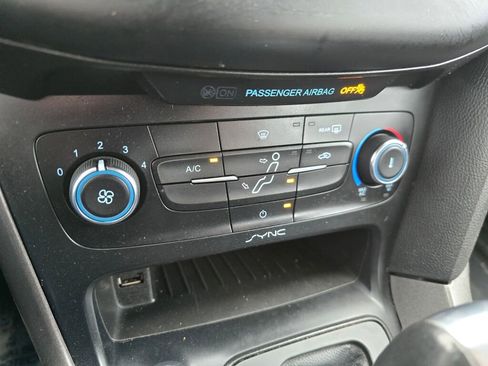 Used 2016 Ford Focus SE w/ Equipment Group 201A FWD image 23