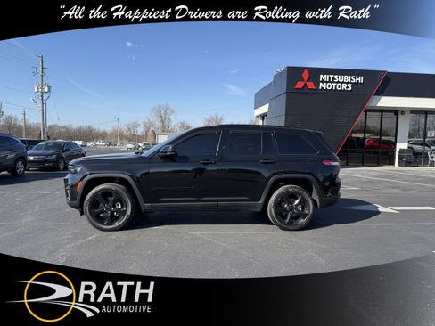 Used 2025 Jeep Grand Cherokee Altitude image 6