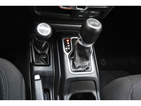 Used 2023 Jeep Wrangler Unlimited w/ Sun & Screen Package image 24