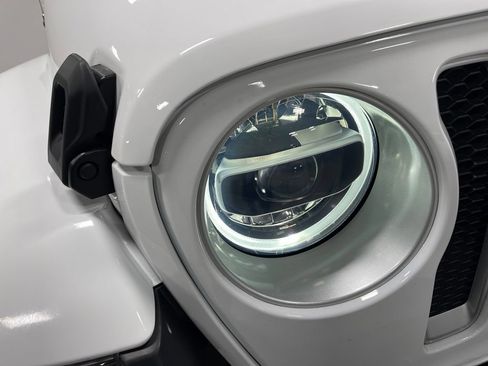 Used 2019 Jeep Wrangler Unlimited Sahara AWD/4WD image 10