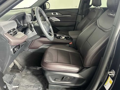 Used 2025 Ford Explorer Platinum RWD image 8