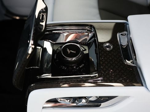 Certified 2025 Rolls-Royce Cullinan Black Badge AWD/4WD image 46