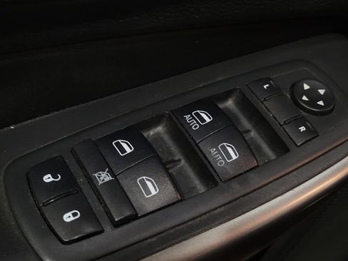 Used 2021 Jeep Cherokee Limited image 27