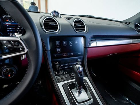 Used 2025 Porsche 718 Boxster image 45