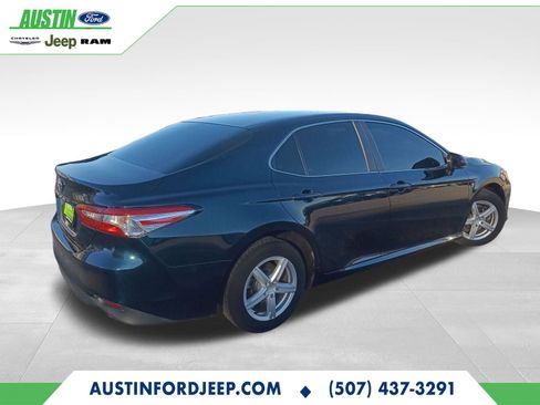 Used 2018 Toyota Camry L image 5