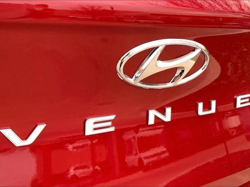 Certified 2025 Hyundai Venue Limited image 32