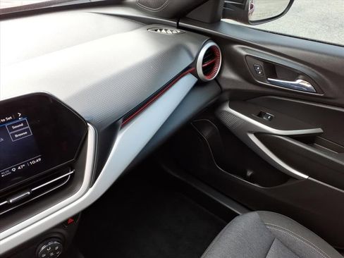 Used 2024 Chevrolet Trax RS w/ Sunroof Package image 29