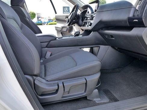 Used 2025 Nissan Pathfinder SV AWD/4WD image 12