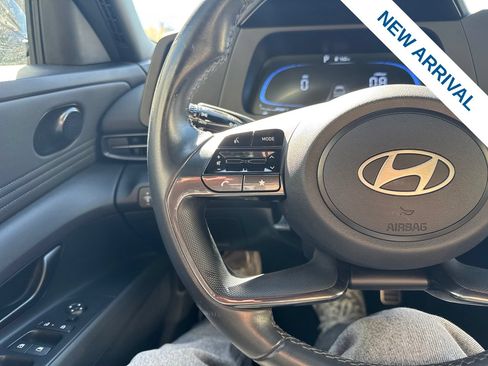 Used 2025 Hyundai Elantra Sport FWD image 21