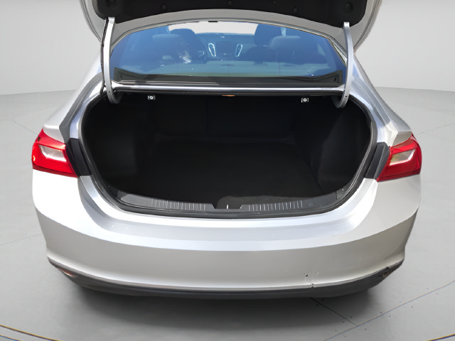 Used 2018 Chevrolet Malibu LT w/ Redline Edition FWD image 9