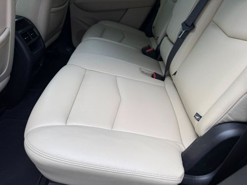 Used 2018 Cadillac XT5 FWD image 26