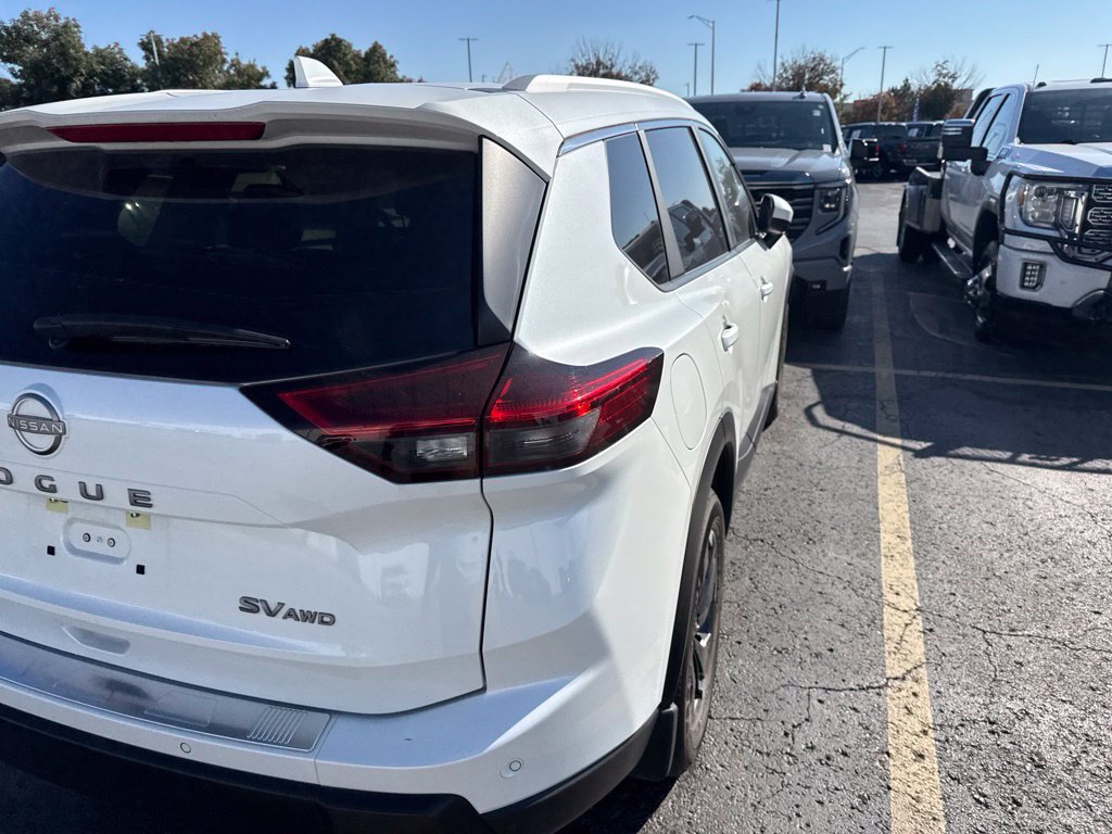 Used 2024 Nissan Rogue SV w/ SV Premium Package AWD/4WD image 7