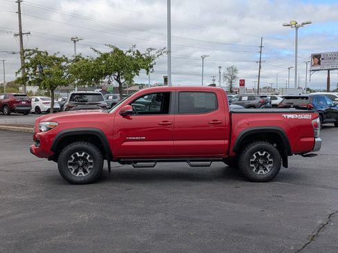 Certified 2023 Toyota Tacoma TRD Off-Road AWD/4WD image 4