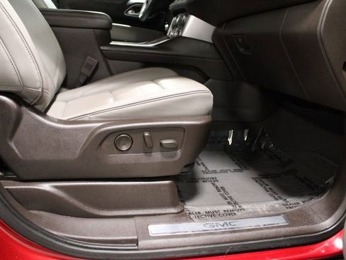 Used 2023 GMC Yukon SLT image 28