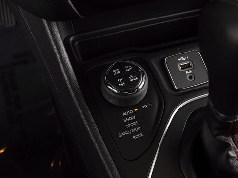 Used 2020 Jeep Cherokee Trailhawk w/ Cold Weather Group image 19