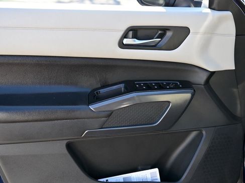 Used 2023 Nissan Pathfinder SL w/ SL Premium Package image 9