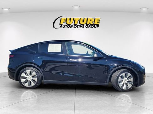 Used 2024 Tesla Model Y Long Range AWD/4WD image 3