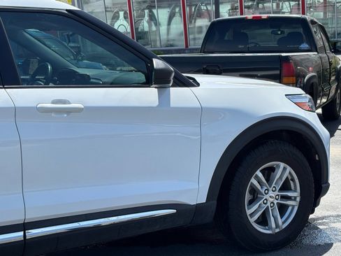 Used 2022 Ford Explorer XLT w/ Equipment Group 202A RWD image 4