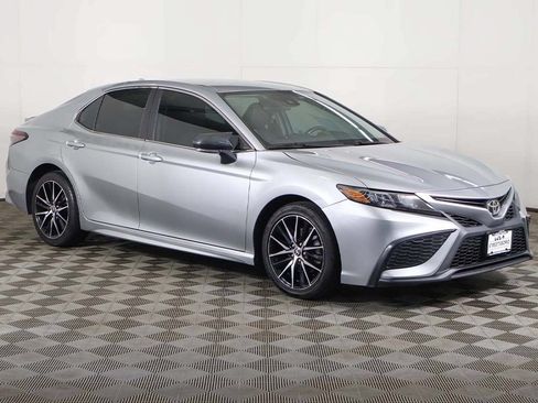 Used 2022 Toyota Camry SE FWD image 2