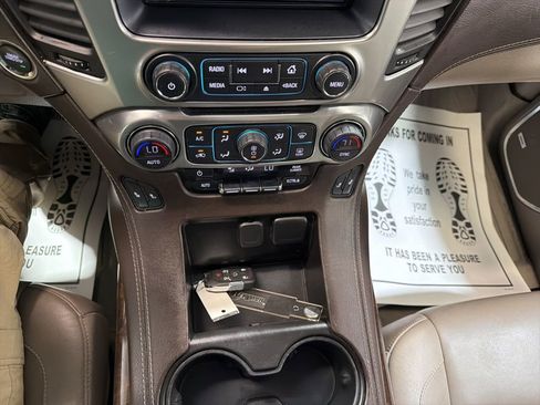 Used 2020 Chevrolet Suburban LT image 32